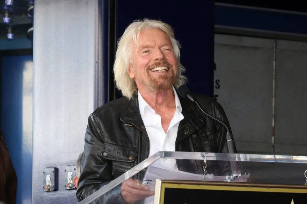 Branson flutură 100 de milioane de lire sterline pe care urma să le primească de la Nationwide pentru utilizarea mărcii Virgin Money