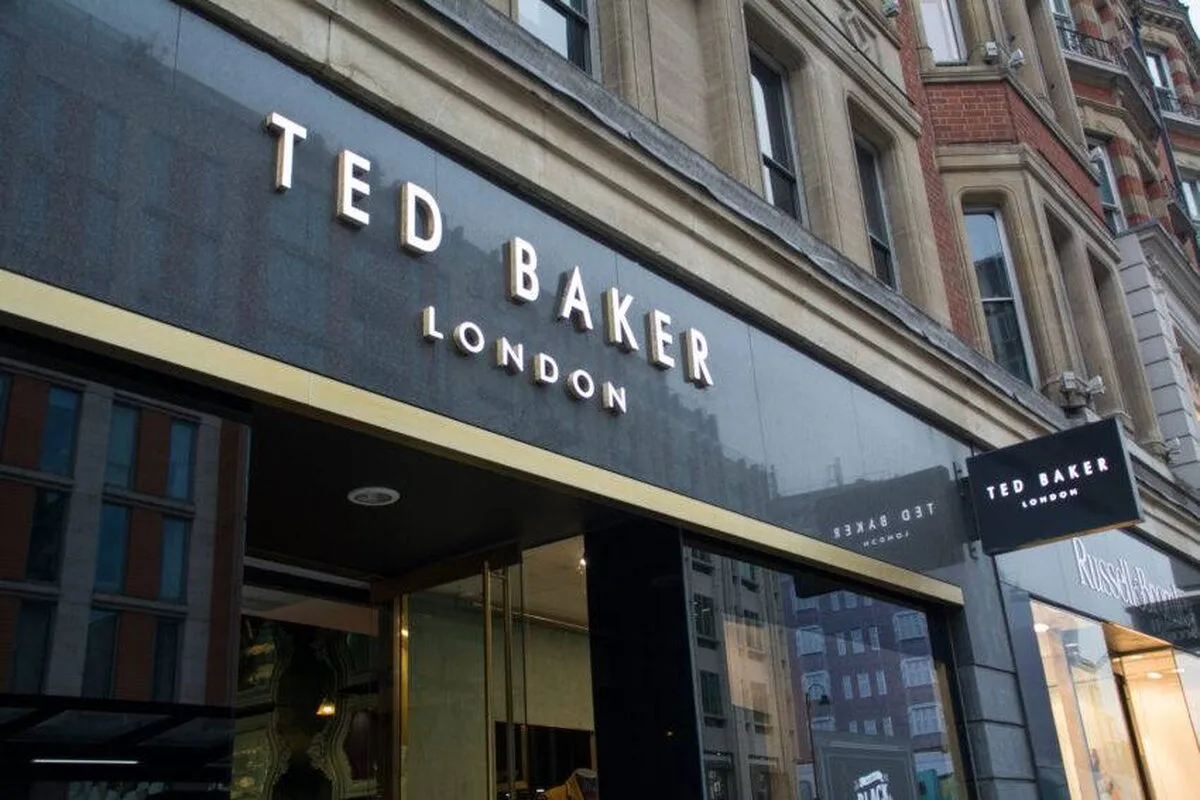 Ted Baker se confruntă cu administrația, punând în pericol sute de locuri de muncă
