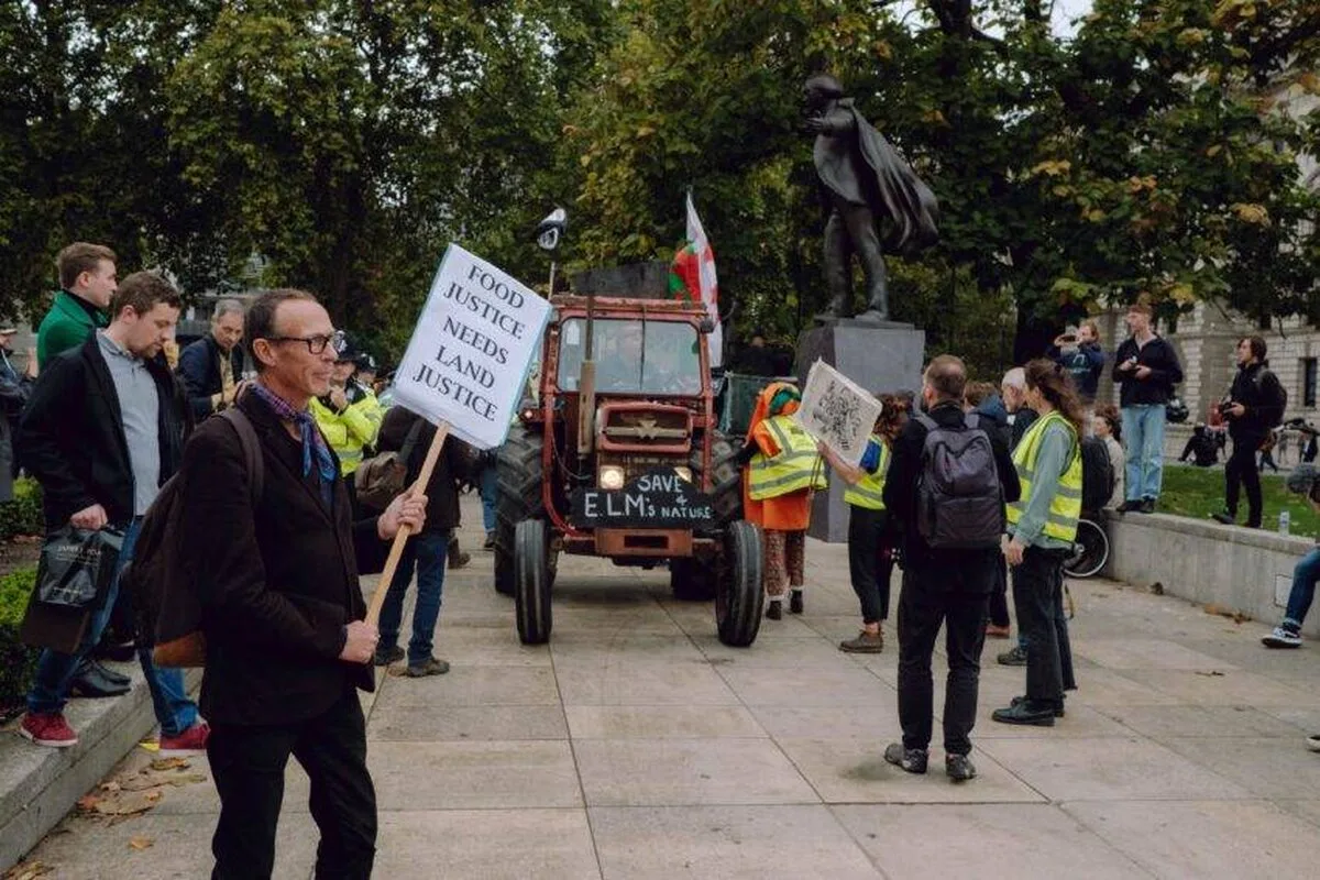 Tractoarele se adună în fața Parlamentului în cadrul unui protest al fermierilor care nu se mai mișcă