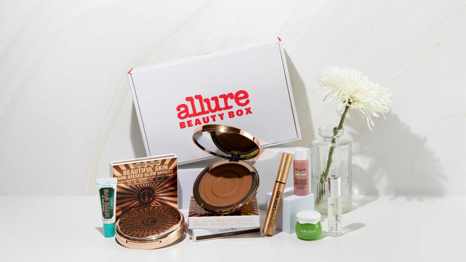 Cutia de frumusețe Allure Beauty Box din aprilie este o rutină de frumusețe de primăvară – Vezi toate produsele din interior