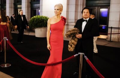 Fostul soț al lui Kellyanne Conway face o donație de aproape un milion de dolari pentru realegerea lui Joe Biden