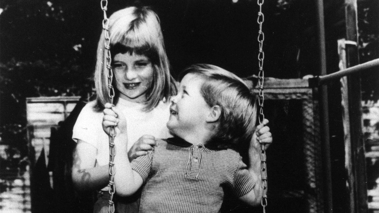 Charles Spencer împărtășește o fotografie cu Prințesa Diana în uniforma ei de școală primară