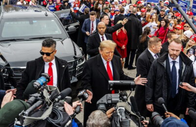 Campania lui Trump refuză acreditările de presă mai multor jurnaliști