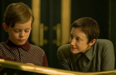 Andrea Riseborough a vrut ca Agnes de la The Regime să reprezinte poporul
