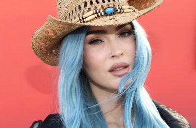 Nu mă pot hotărî ce iubesc mai mult: Lacrimile de cristal ale lui Megan Fox sau unghiile ei turcoaz – Vezi fotografiile