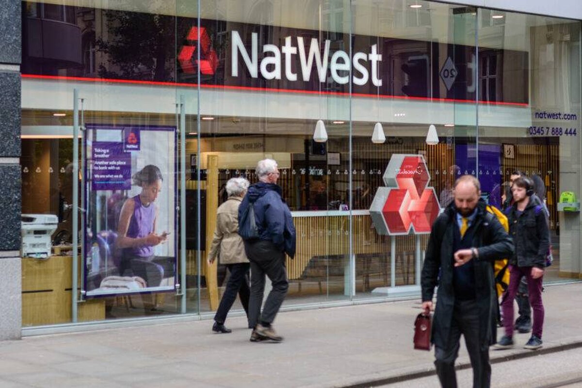 Guvernul britanic oprește discret procesul de licitație pentru Natwest Retail