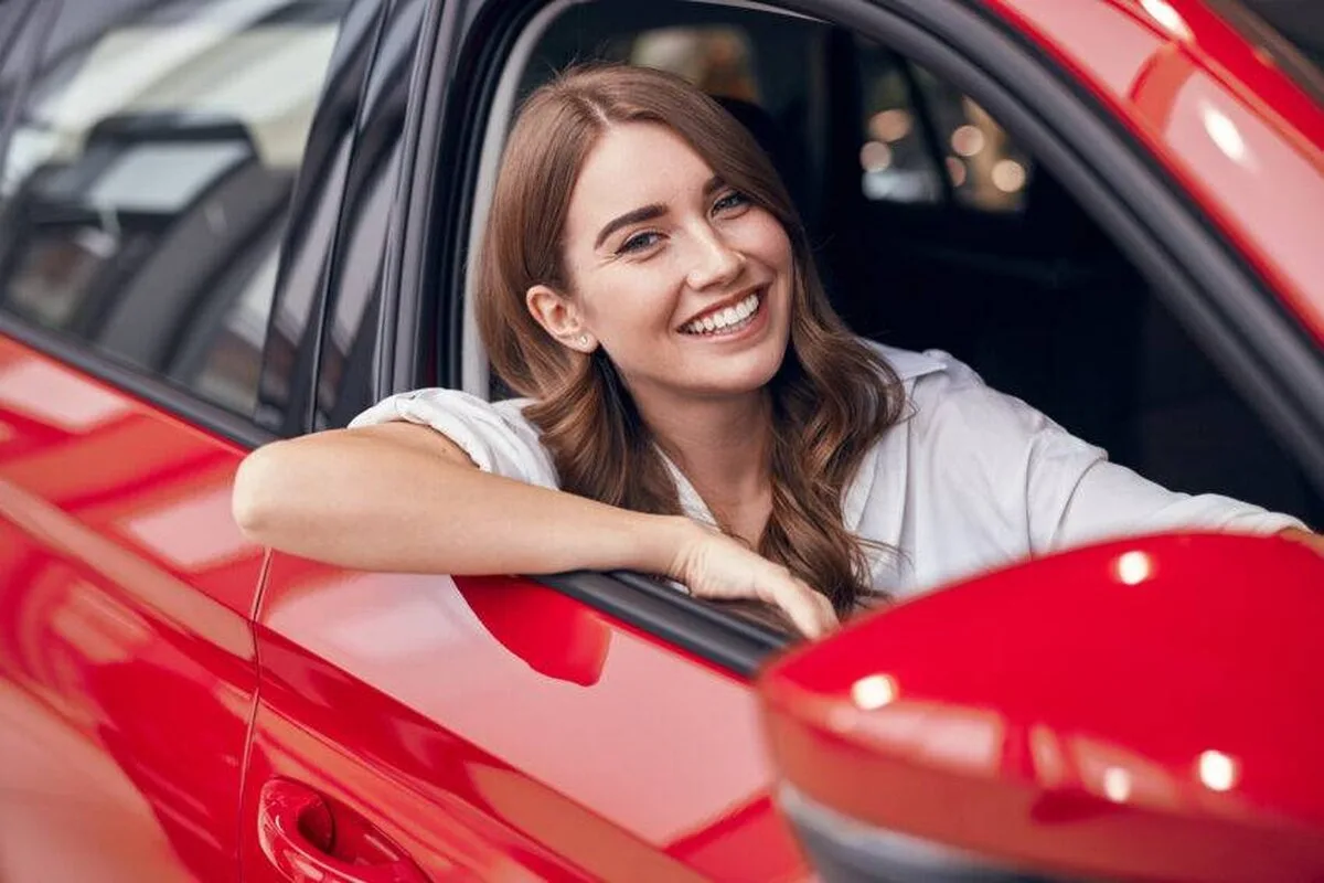 Costurile asigurărilor auto din Marea Britanie cresc cu peste o treime, dar doar cu 2% în Franța