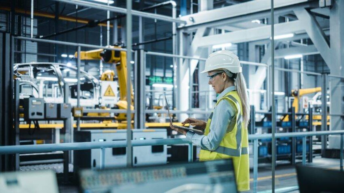 Firmele britanice vor investi 338 de miliarde de lire sterline în reindustrializare în următorii trei ani, potrivit unui studiu