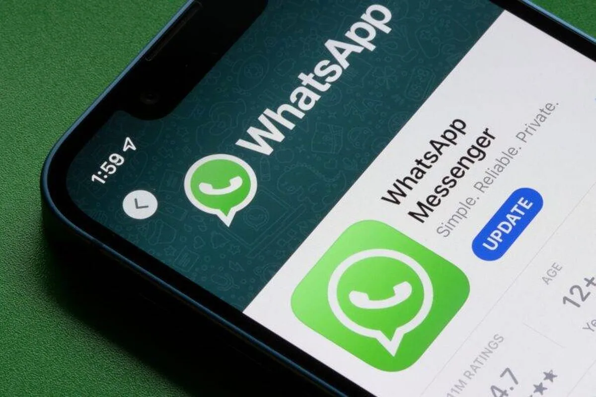 WhatsApp se confruntă cu reacții negative în legătură cu decizia de a reduce limita minimă de vârstă