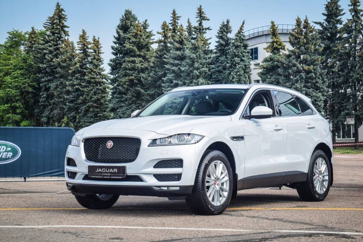 Jaguar se alătură rivalilor, amânând tranziția la sistemul complet electric prin continuarea producției lui F-Pace