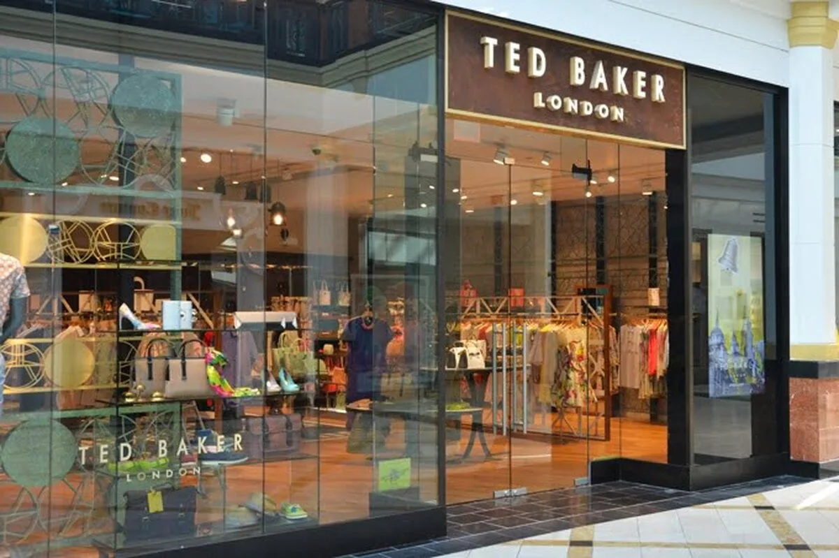 Ted Baker anunță închiderea a 15 magazine din Marea Britanie, ceea ce va duce la pierderea a sute de locuri de muncă