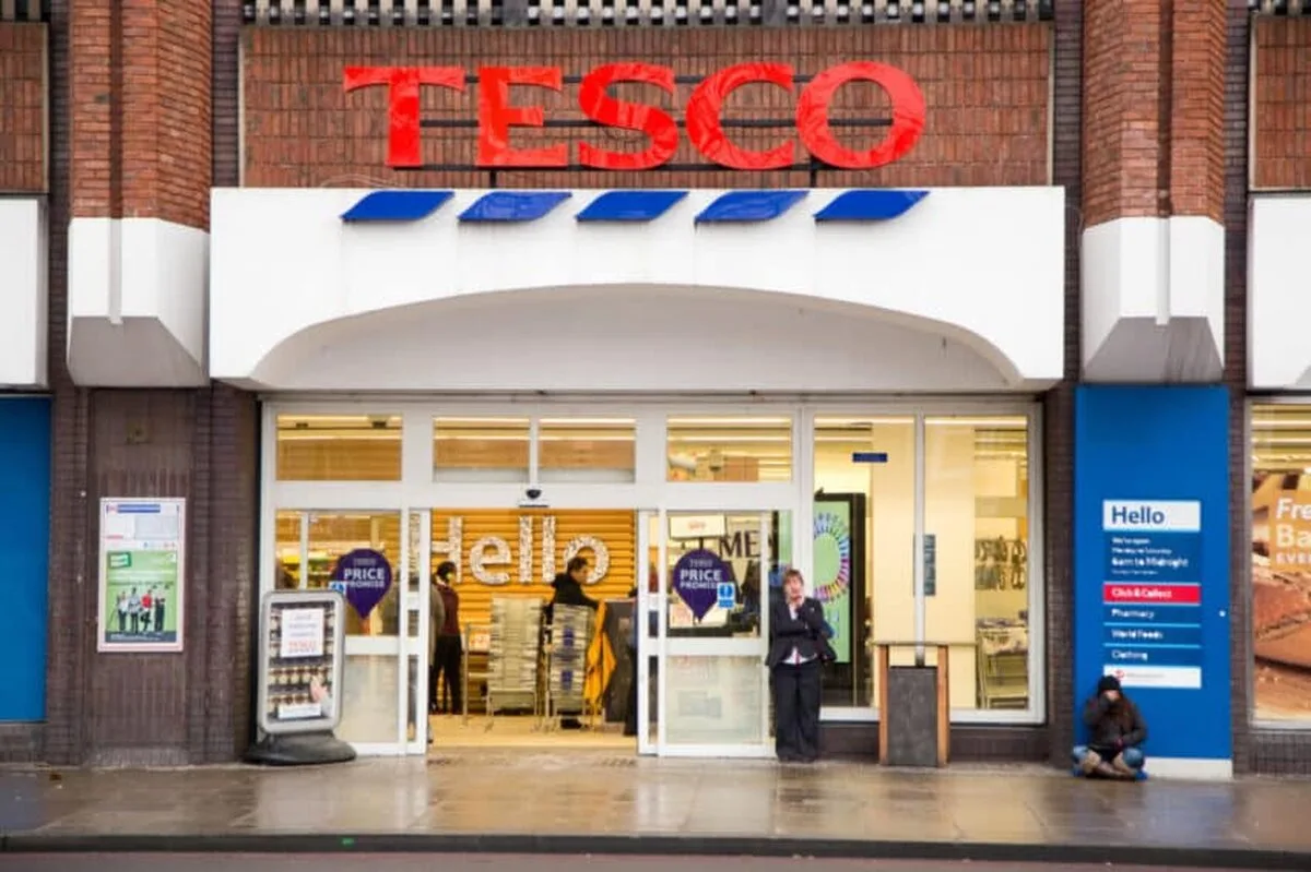 Organizațiile de caritate critică politica de colectare a alimentelor de la Tesco doar seara