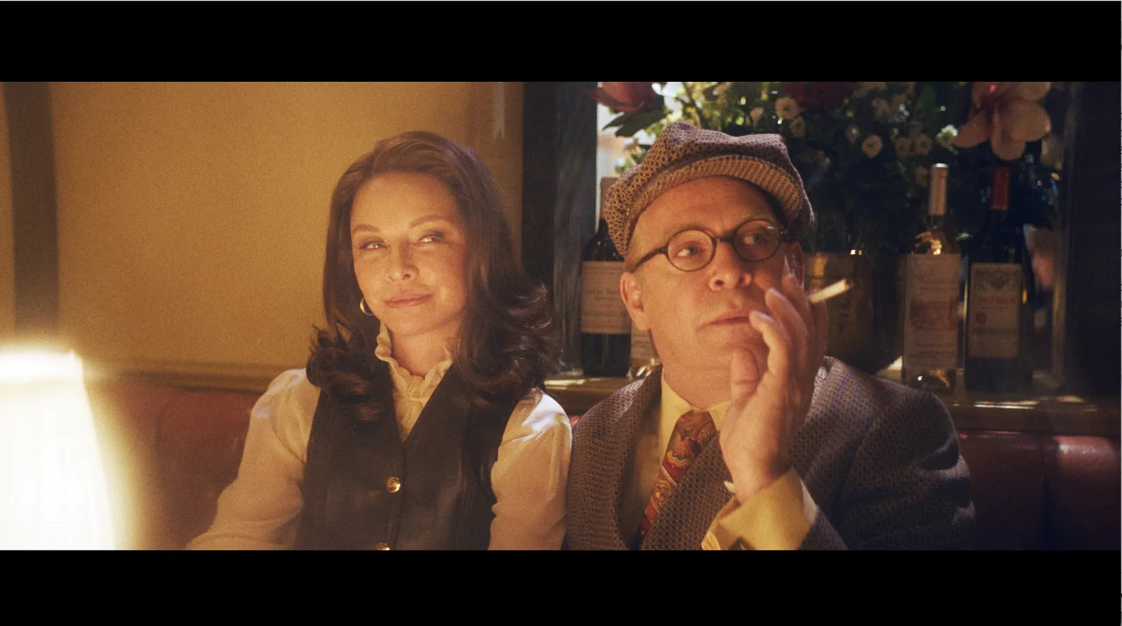 În „Feud”, Lee Radziwill, interpretată de Calista Flockhart, este acoperită cu sârmă ghimpată
