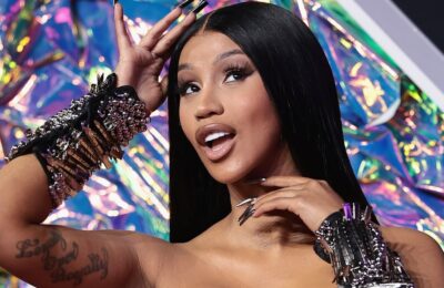 Cardi B-ficarea look-ului Coquette de Cardi B echivalează cu o duzină de fundițe multicolore – Vezi video