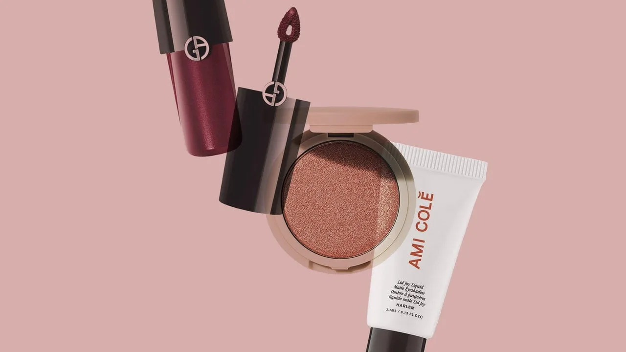 9 cele mai bune 9 cele mai bune umbre de ochi pentru pielea matură care nu se vor încreți sau estompa în 2024, potrivit make-up artiștilor