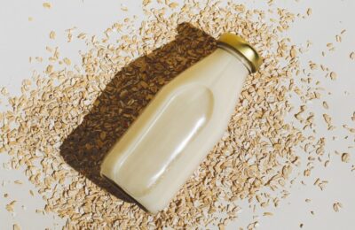 Laptele de ovăz îmi provoacă acnee?