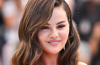 Selena Gomez a purtat o ojă de farmacie pe covorul roșu de la Cannes – Vezi fotografiile