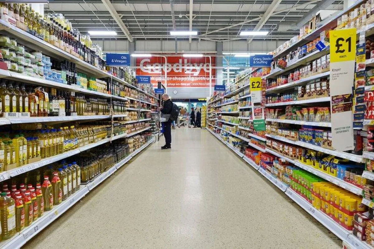 Inflația prețurilor magazinelor scade la cel mai scăzut nivel din noiembrie 2021