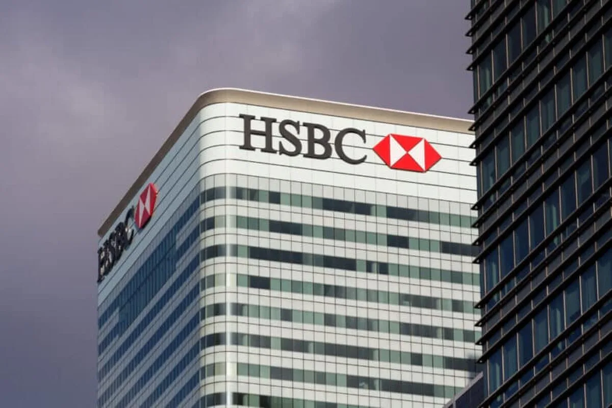 HSBC a fost amendat cu 6,2 milioane de lire sterline pentru că a tratat greșit clienții aflați în dificultate financiară