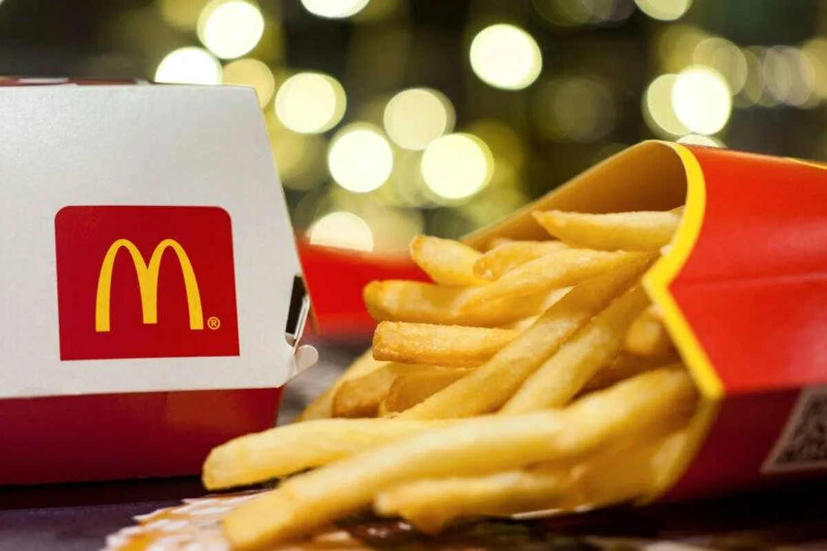 McDonald’s se confruntă cu o dezamăgire a profitului pe fondul consumatorilor atenți la costuri și al conflictului din Orientul Mijlociu