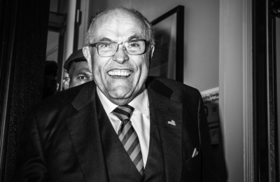 Rudy Giuliani împlinește 80 de ani și și-ar dori un aparat de ras electric, un iPad, un televizor cu ecran plat și apă de colonie: raport