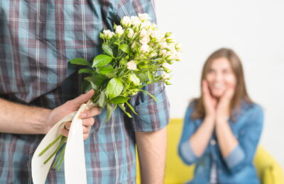 Vrei să oferi un buchet de flori? Iată 5 reguli de bune maniere
