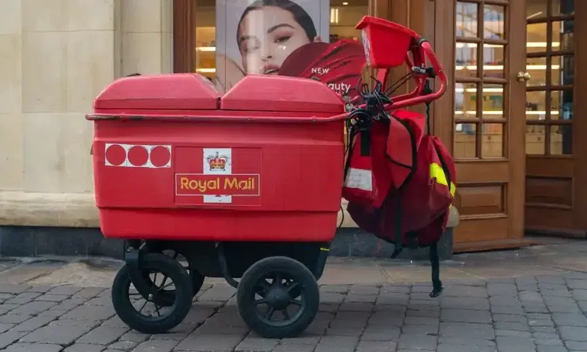 Un miliardar ceh plănuiește o revizuire de 400 de milioane de lire sterline pentru Royal Mail, stârnind îngrijorări legate de locurile de muncă