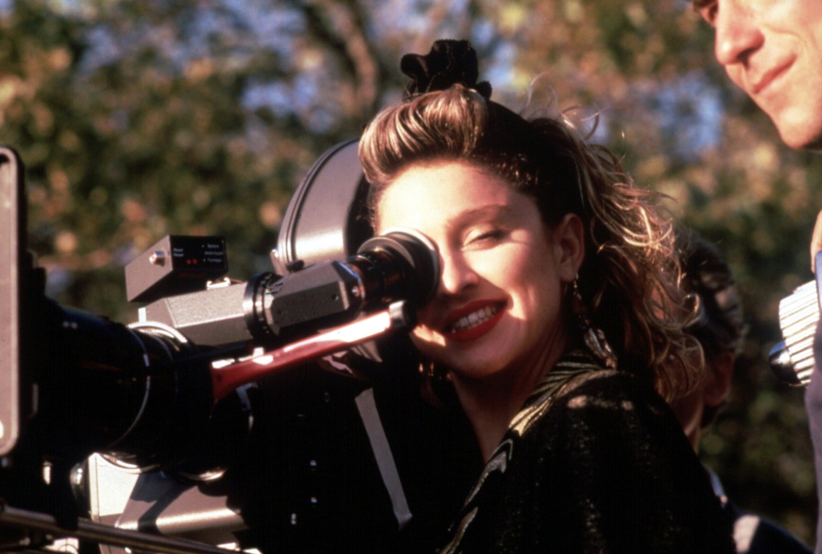 „Regizorii nu plâng!” Madonna, Rosanna Arquette și nașterea sălbatică a filmului „Desperately Seeking Susan