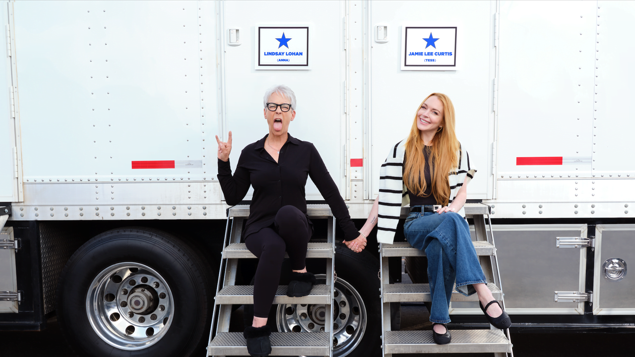 Lindsay Lohan și Jamie Lee Curtis filmează în sfârșit „Freaky Friday 2