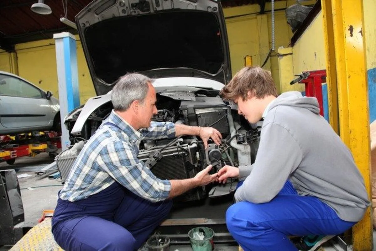 Sectorul auto din Marea Britanie se confruntă cu o „bombă cu ceas” în ceea ce privește deficitul de competențe critice, avertizează directorul general al GSF Car Parts