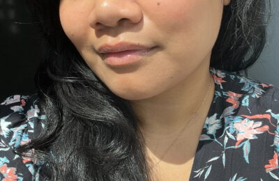 Benefit Badgal Bang în Wild Plum mă ajută să mă urc pe trendul de rimeluri burgundy – recenzie