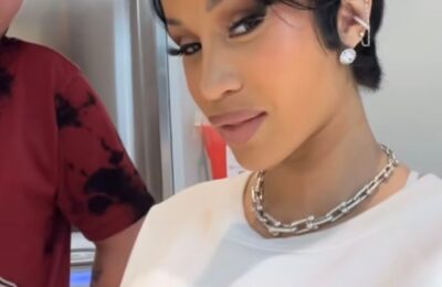 Tunsoarea Pixie a lui Cardi B arată perfect noul ei piercing la ureche – vezi fotografii