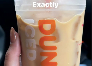 Hailey Bieber și-a asortat manichiura cu Dunkin’ – vezi fotografiile