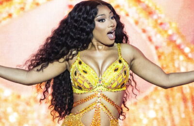 Oamenii pur și simplu nu se pot descurca cu Megan Thee Stallion în păr lung, neon portocaliu – Vezi videoclipul