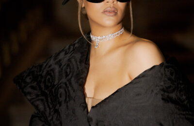 Rihanna tocmai a devenit imaginea Dior J’Adore
