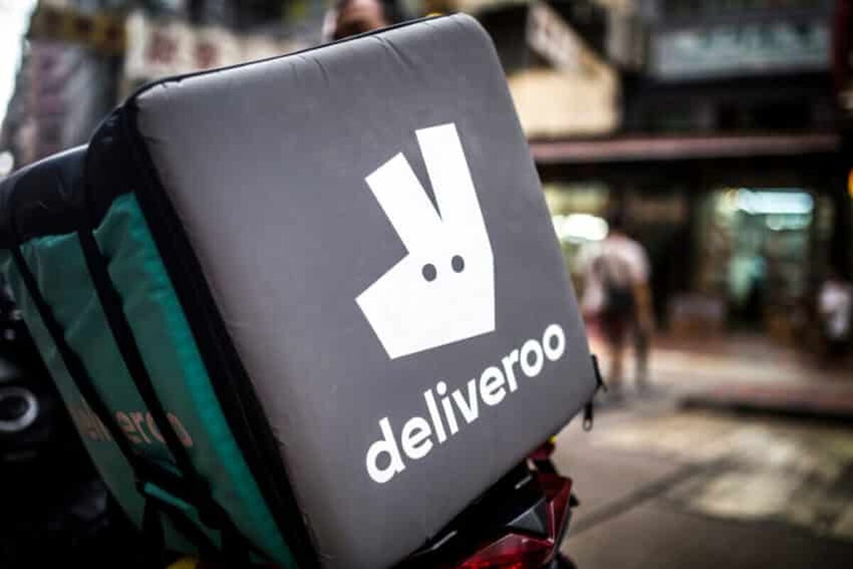 Deliveroo evită preluarea DoorDash, dar se confruntă cu un interes continuu