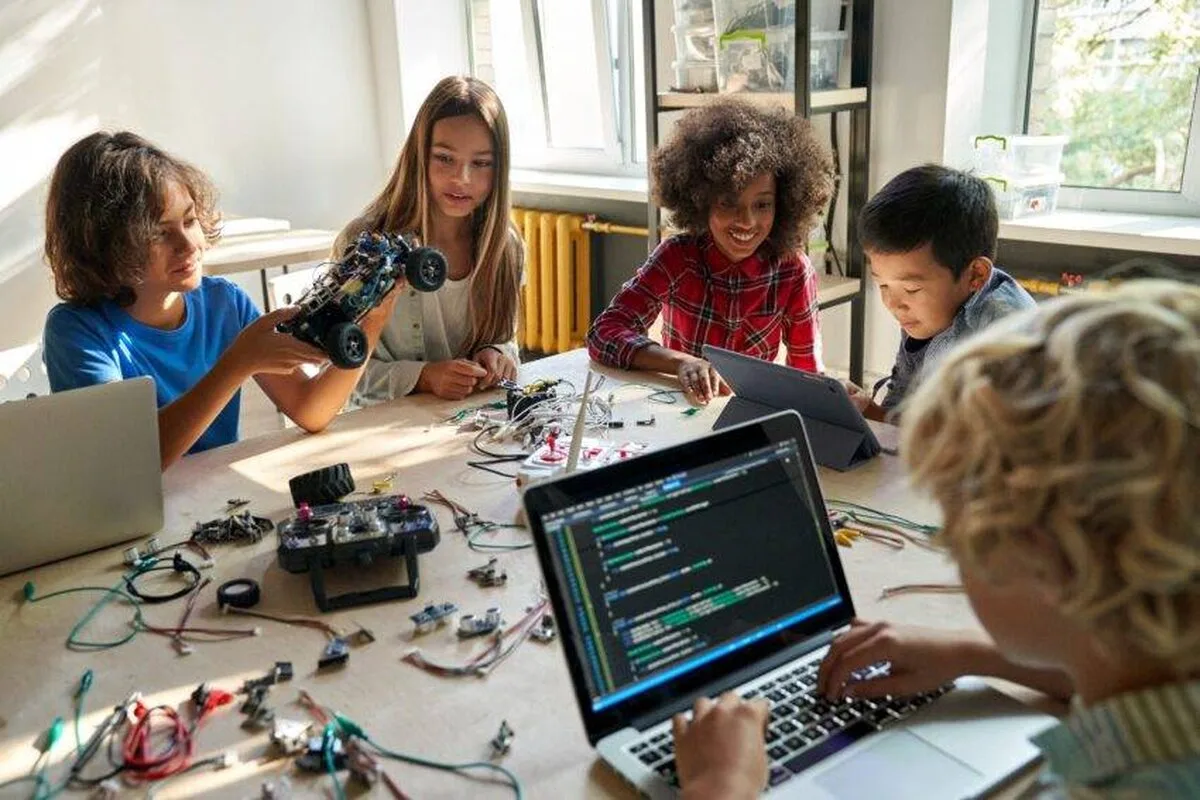 Code First Girls învață gratuit abilități tehnice la peste 200.000 de femei
