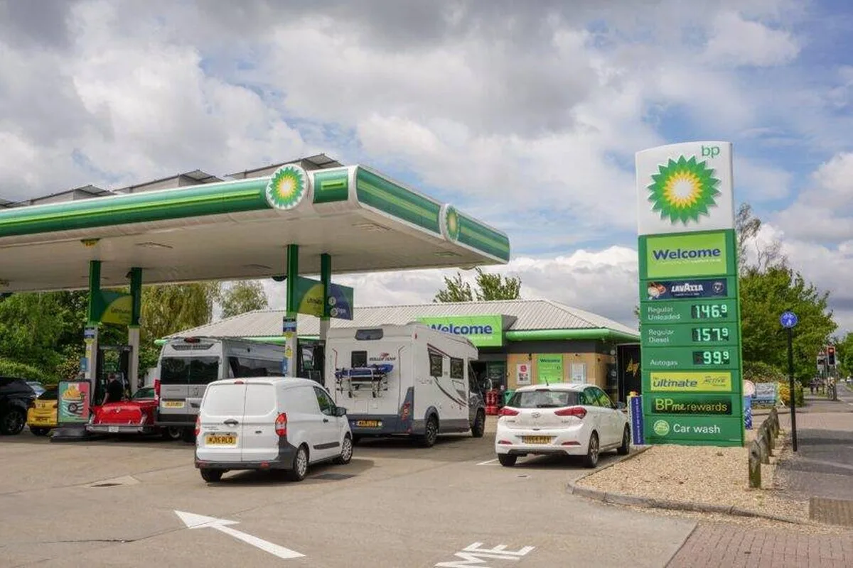 Prețul petrolului ar urma să scadă la 60 de dolari până în 2025, aducând ușurare șoferilor