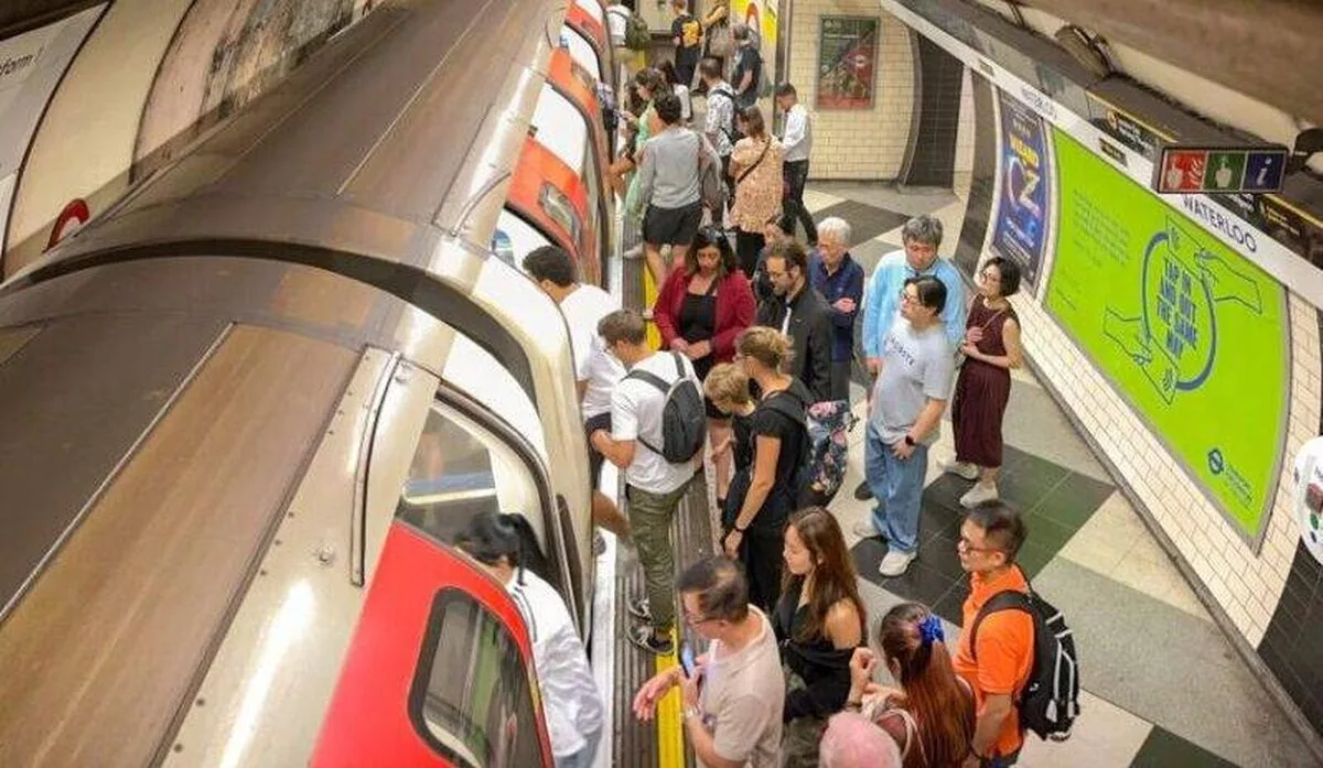 Utilizarea abonamentelor de tren a atins un nivel minim record pe fondul trecerii la lucrul hibrid