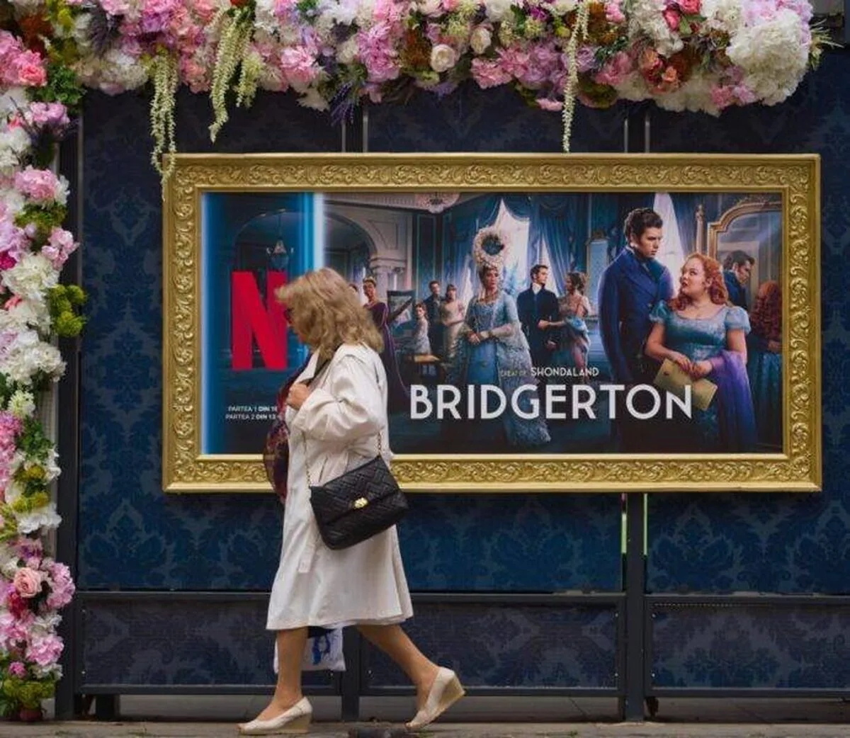 „Efectul Bridgerton” adaugă 275 de milioane de lire sterline la economia britanică, potrivit Netflix