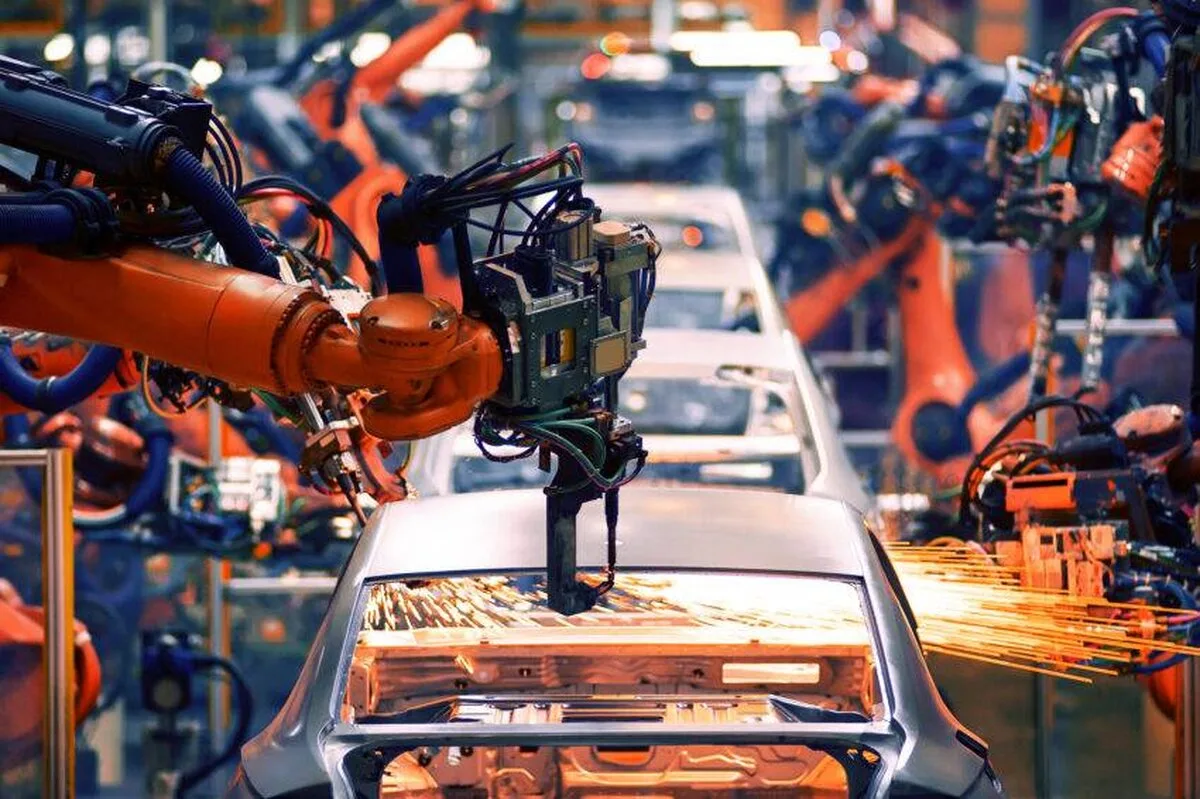 Stellantis avertizează cu privire la posibilele închideri de fabrici în Regatul Unit din cauza subvențiilor pentru automobilele electrice