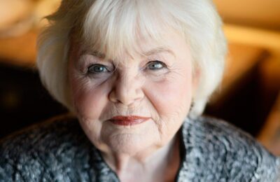 La 94 de ani, June Squibb este o vedetă de acțiune și, în sfârșit, o actriță principală