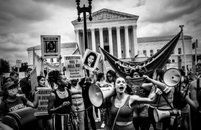 Trump marchează a doua aniversare a anulării deciziei Roe vs. Wade încercând să găsească cea mai bună modalitate de a se lăuda cu ea