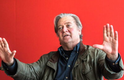 Bannon îi asigură pe ascultătorii podcastului că emisiunea sa va continua în timpul detenției