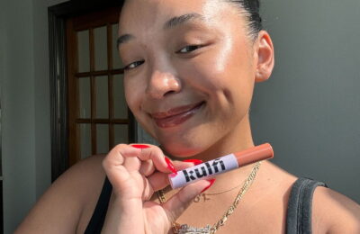 Kulfi Beauty’s Lassi Lips Staining Lip Oil și este produsul perfect doi în unu-Review cu fotografii