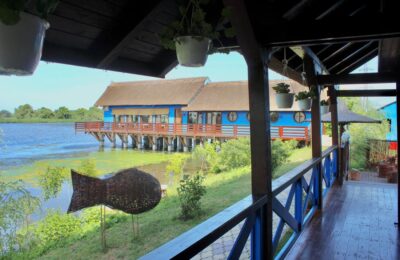 Cazare în bungalow – o experiență inedită în Delta Dunării