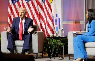 Toate lucrurile nebunești pe care Donald Trump le-a spus unei săli pline de jurnaliști de culoare