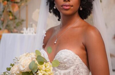 8 coafuri naturale de mireasă care îți vor îmbunătăți look-ul din ziua nunții