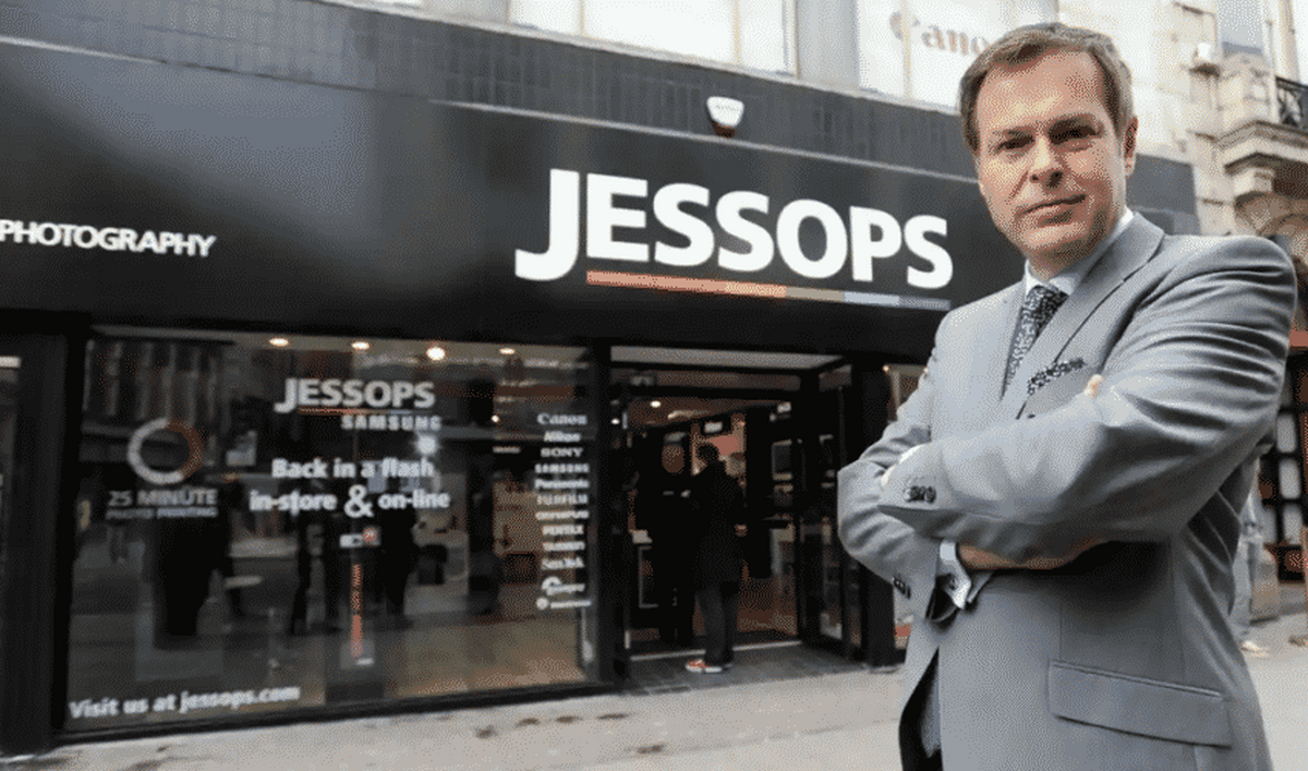 Lanțul de aparate foto Jessops al starului din Dragons’ Den, Peter Jones, riscă să fie închis din cauza taxelor neplătite