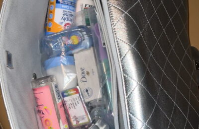 Geanta lui Cardi B este plină de elemente de bază de farmacie unsexy – Vezi fotografiile